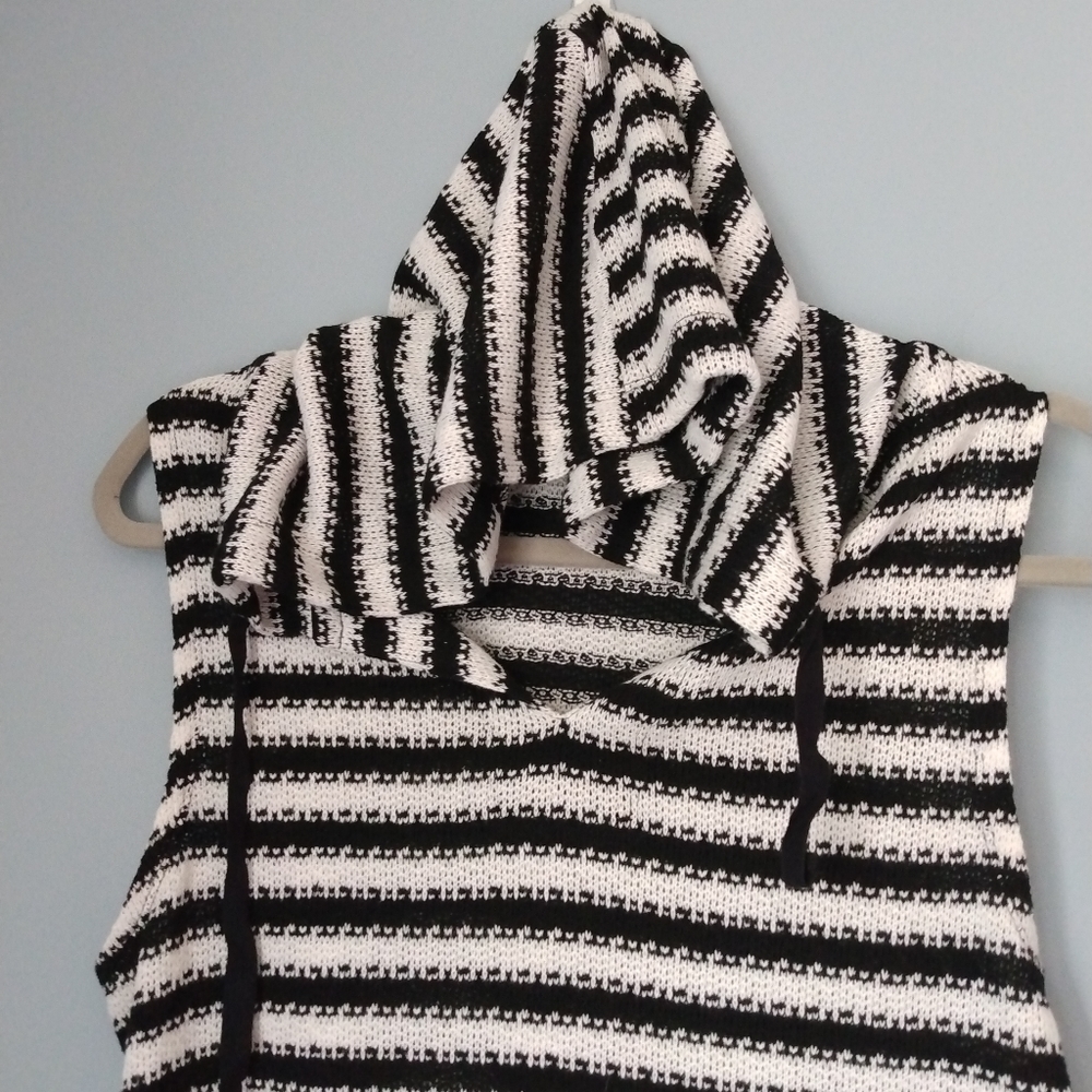 Black and White Stripe Sleeveless Knitted Hoody